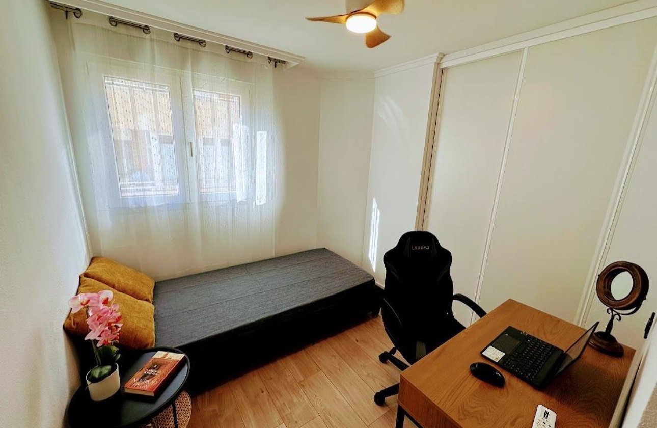 Herverkoop - Appartement -
Torrevieja - Centro