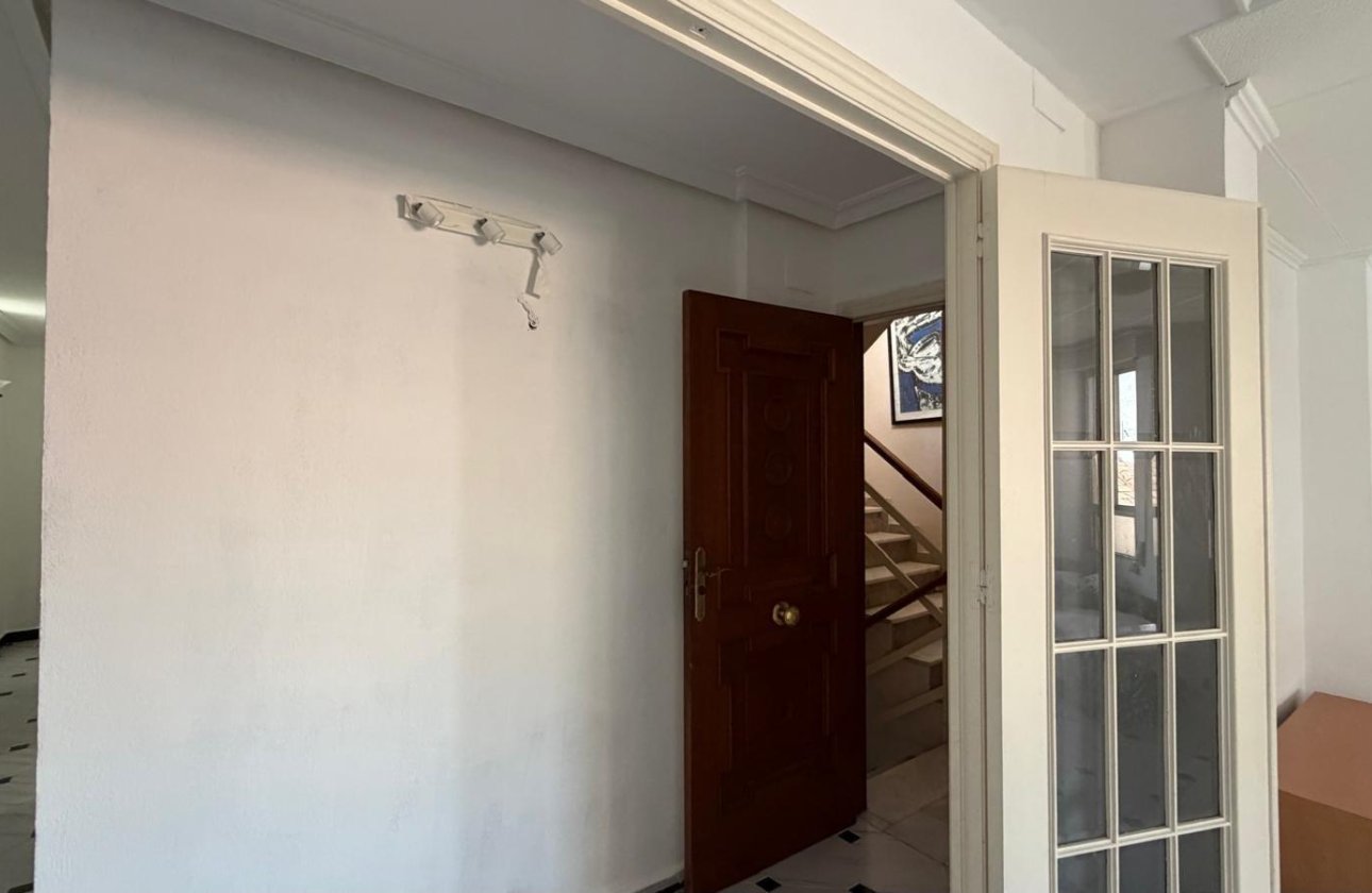 Herverkoop - Appartement -
Torrevieja - Centro