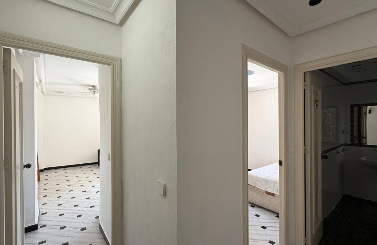 Herverkoop - Appartement -
Torrevieja - Centro