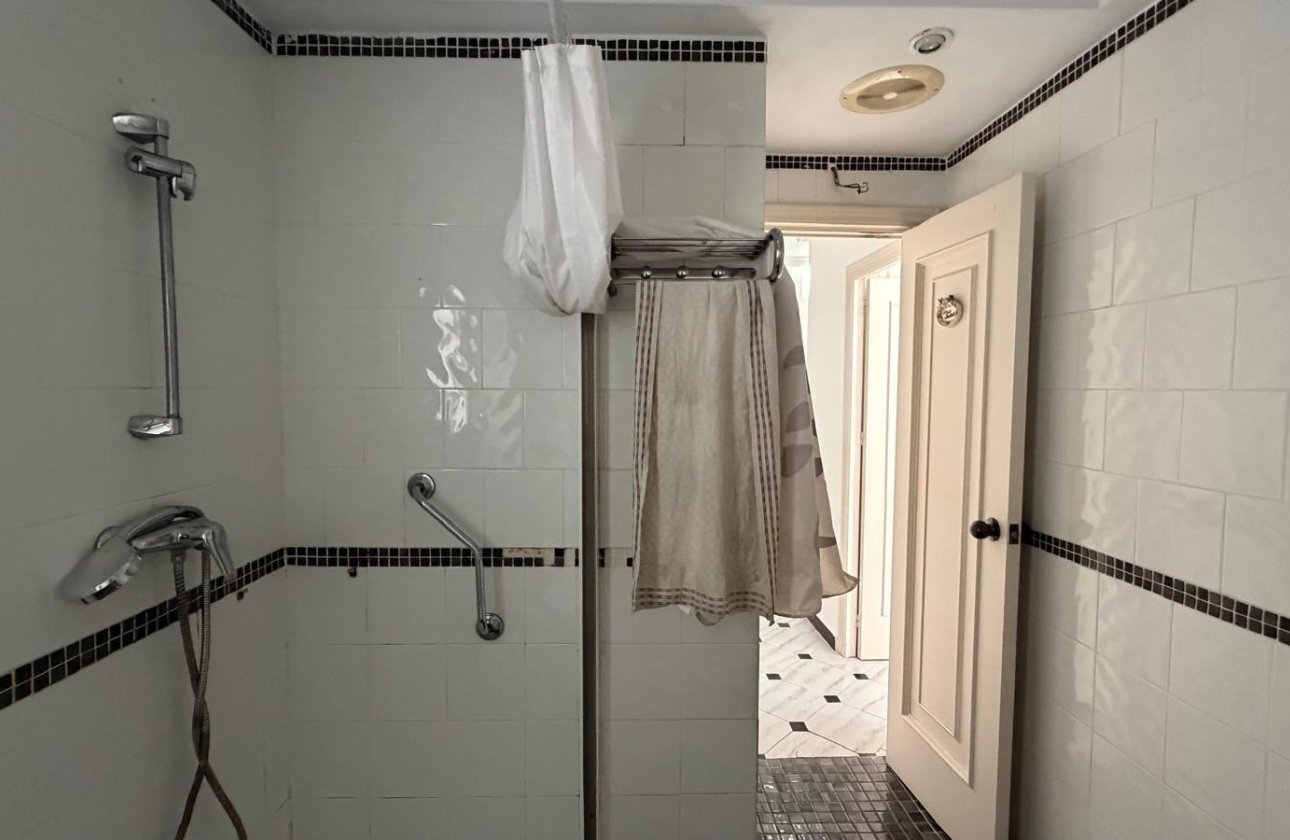 Herverkoop - Appartement -
Torrevieja - Centro