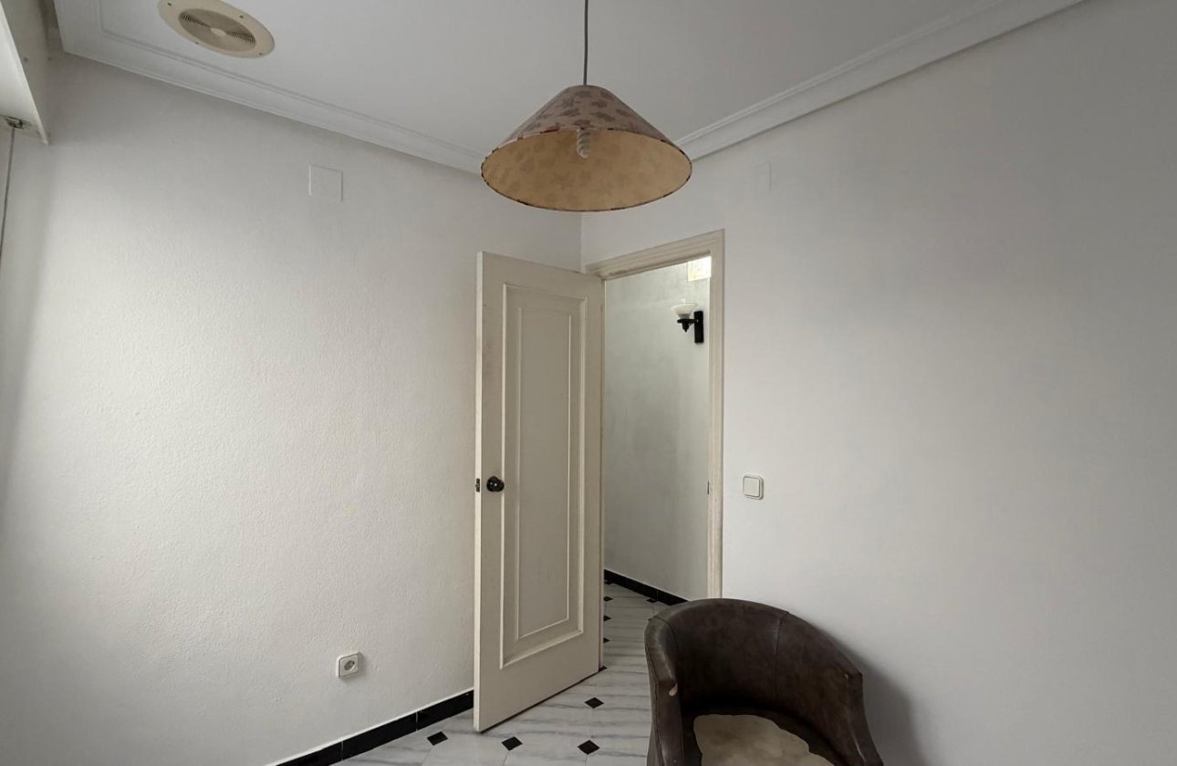 Herverkoop - Appartement -
Torrevieja - Centro