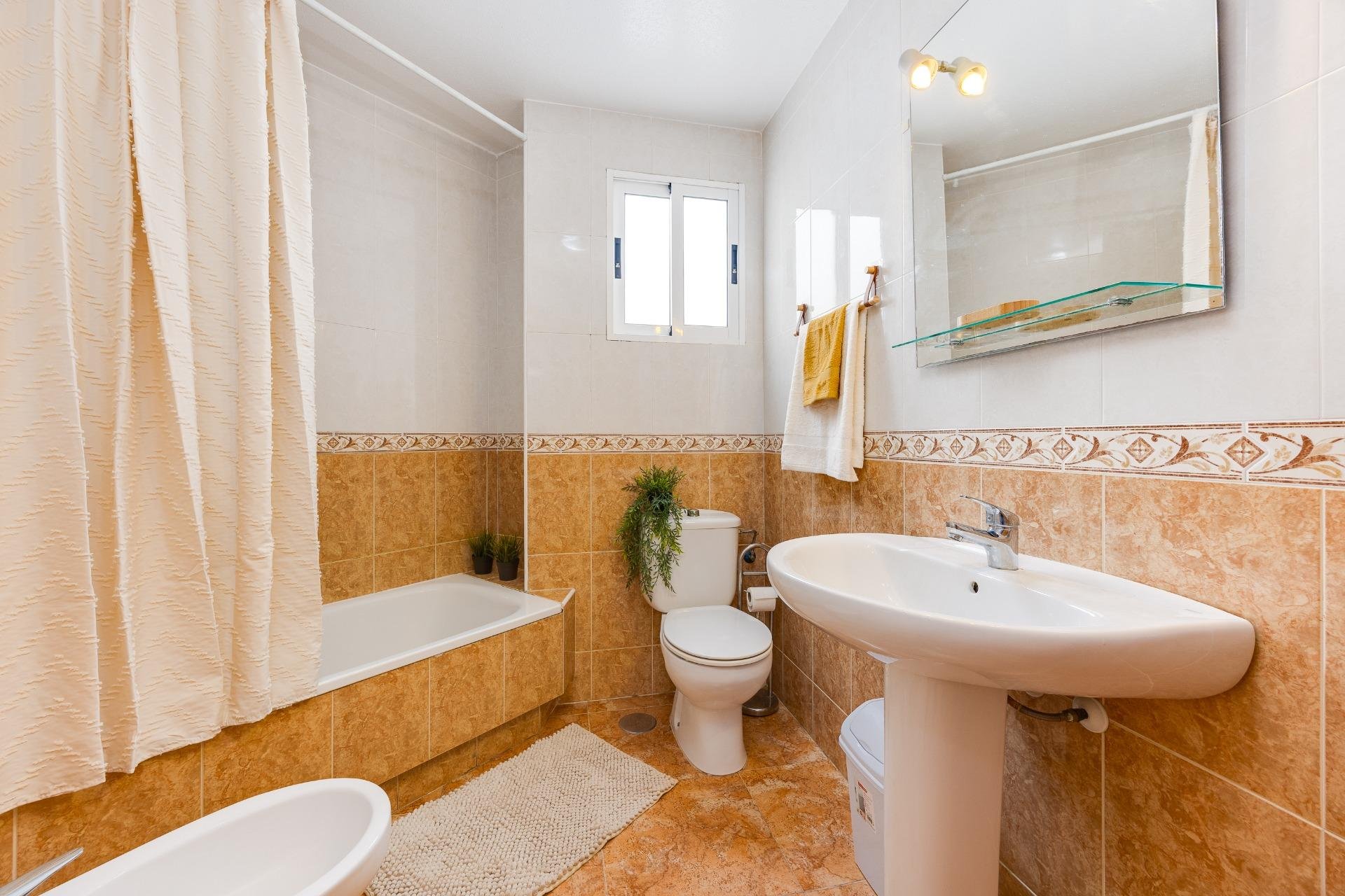Herverkoop - Appartement -
Torrevieja - Centro