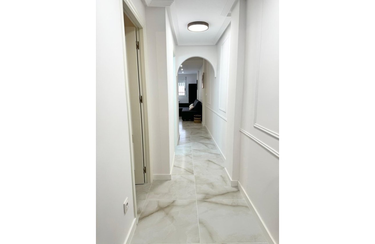 Herverkoop - Appartement -
Torrevieja - Centro