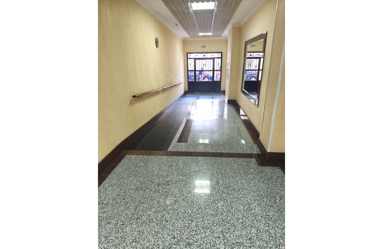 Herverkoop - Appartement -
Torrevieja - Centro