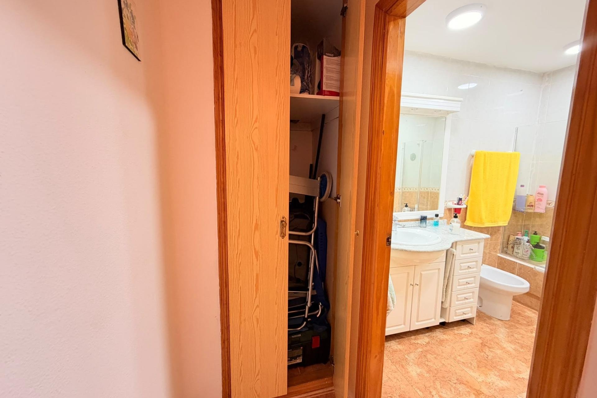 Herverkoop - Appartement -
Torrevieja - Centro