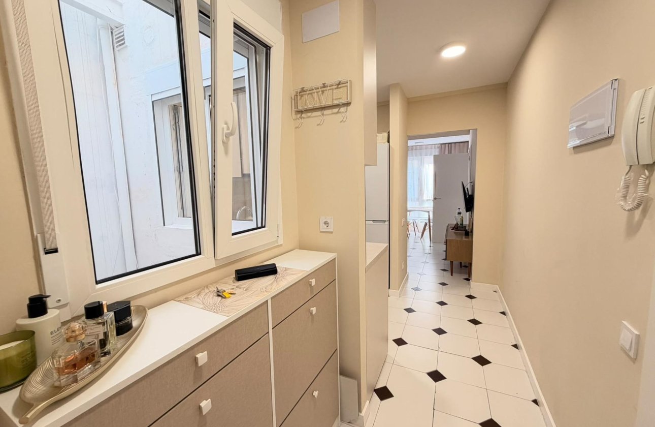 Herverkoop - Appartement -
Torrevieja - Centro
