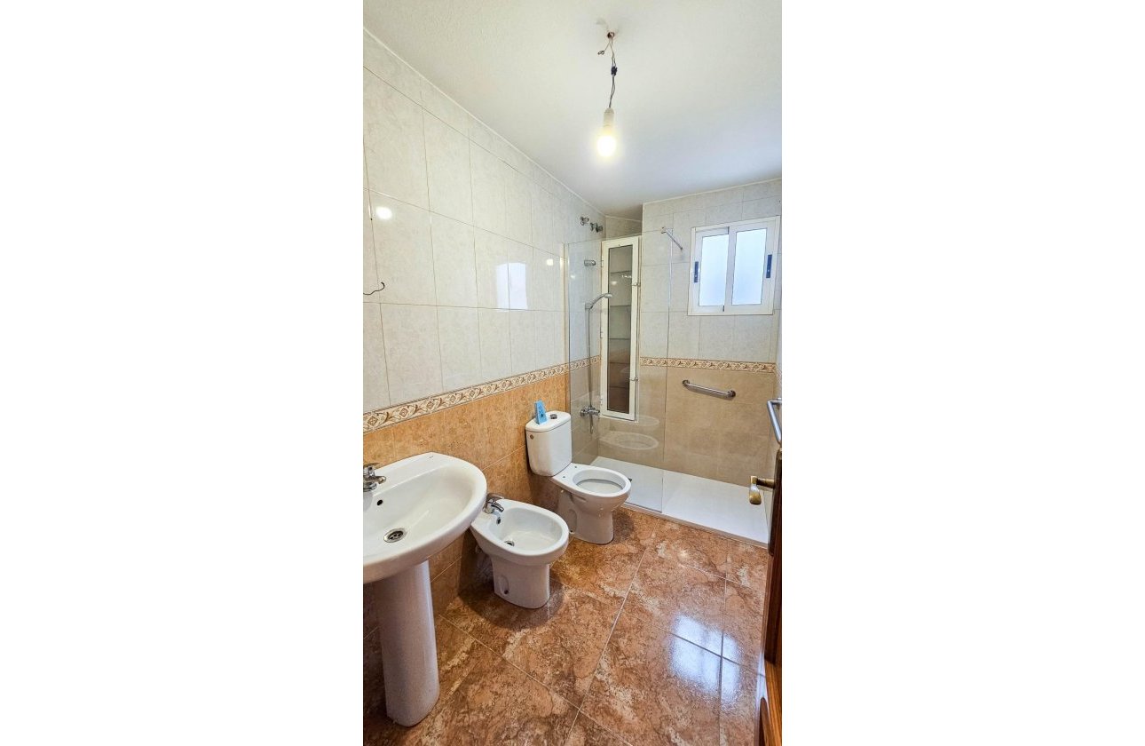 Herverkoop - Appartement -
Torrevieja - Centro
