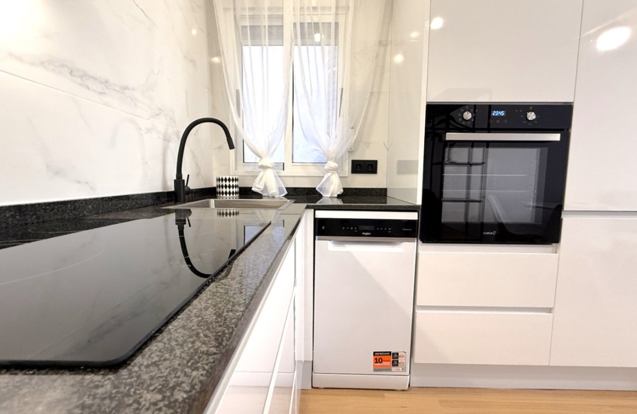 Herverkoop - Appartement -
Torrevieja - Costa Blanca