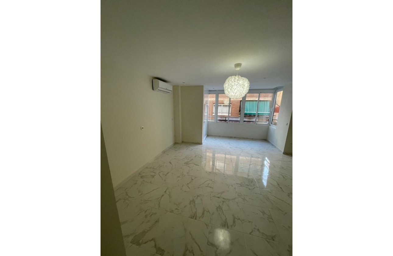 Herverkoop - Appartement -
Torrevieja - Costa Blanca