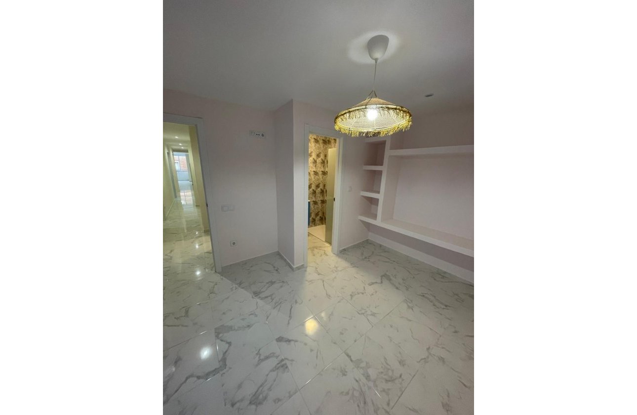 Herverkoop - Appartement -
Torrevieja - Costa Blanca