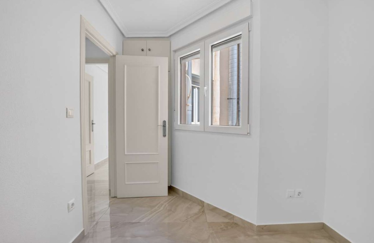 Herverkoop - Appartement -
Torrevieja - Costa Blanca