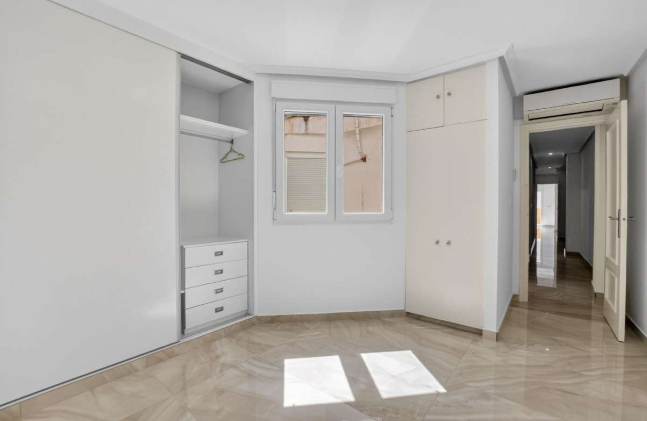 Herverkoop - Appartement -
Torrevieja - Costa Blanca