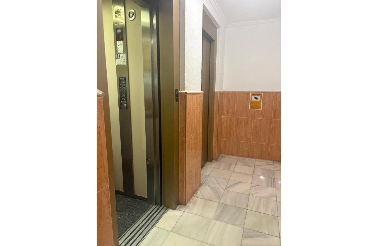 Herverkoop - Appartement -
Torrevieja - Costa Blanca