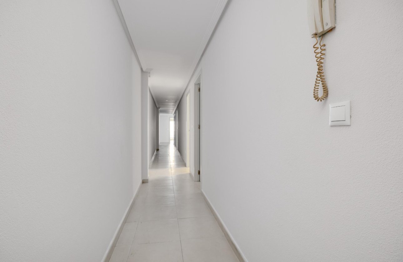 Herverkoop - Appartement -
Torrevieja - Estacion De Autobuses