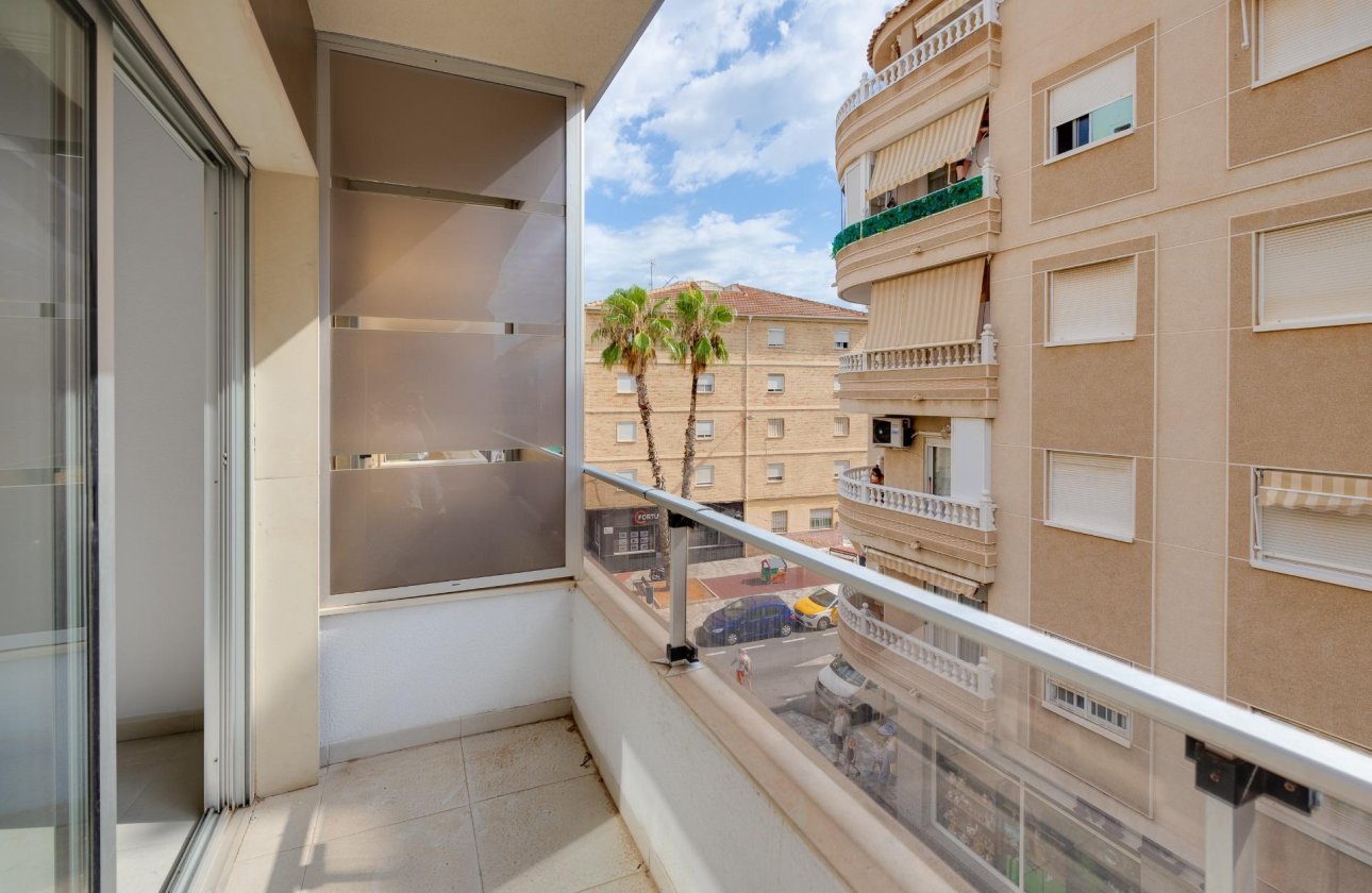 Herverkoop - Appartement -
Torrevieja - Estacion De Autobuses