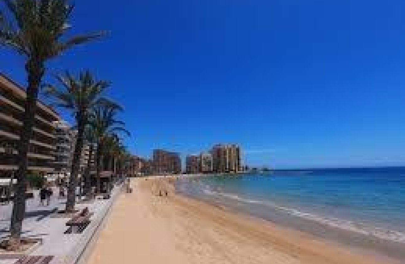 Herverkoop - Appartement -
Torrevieja - Estacion De Autobuses