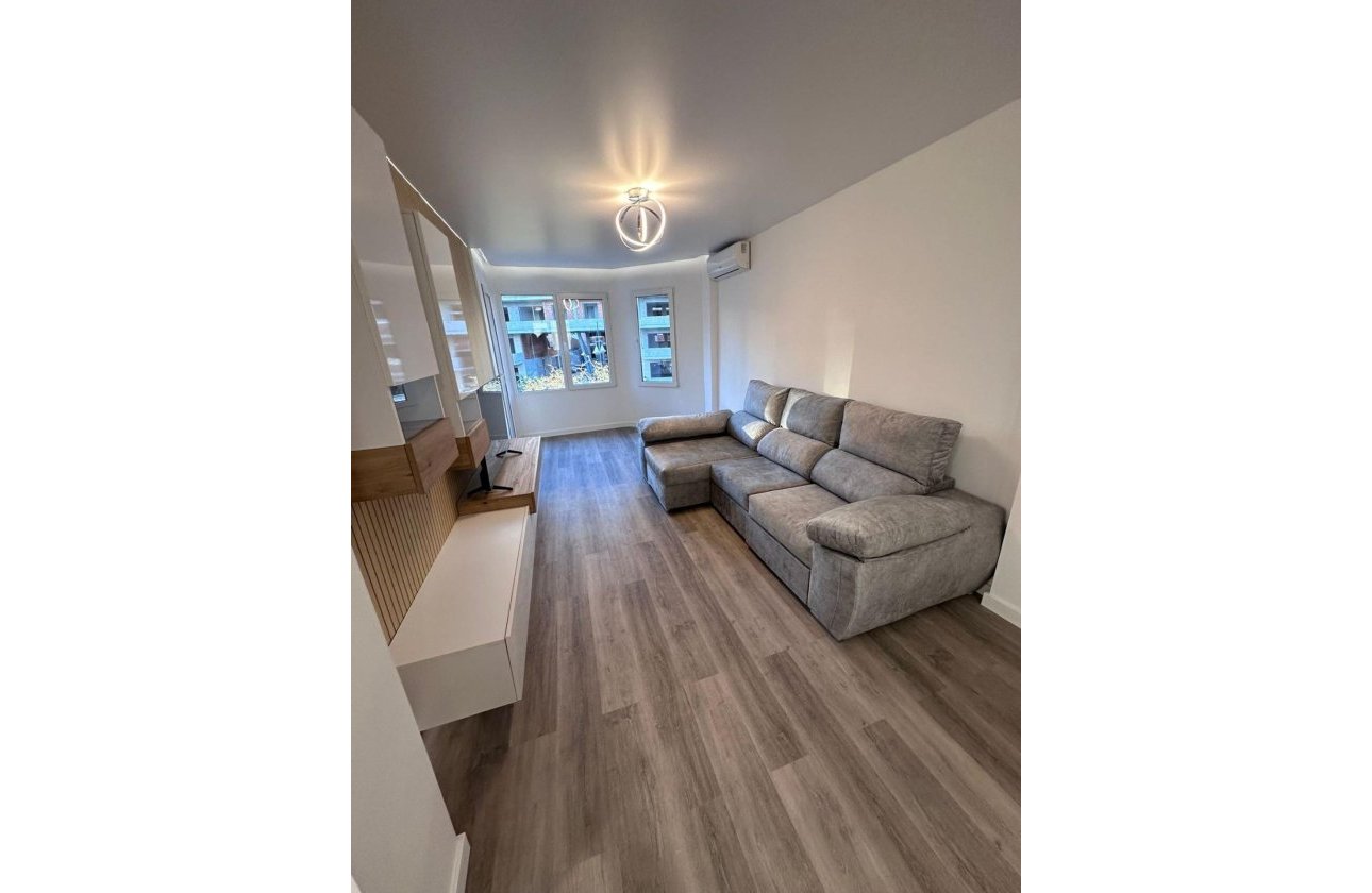 Herverkoop - Appartement -
Torrevieja - Estacion De Autobuses