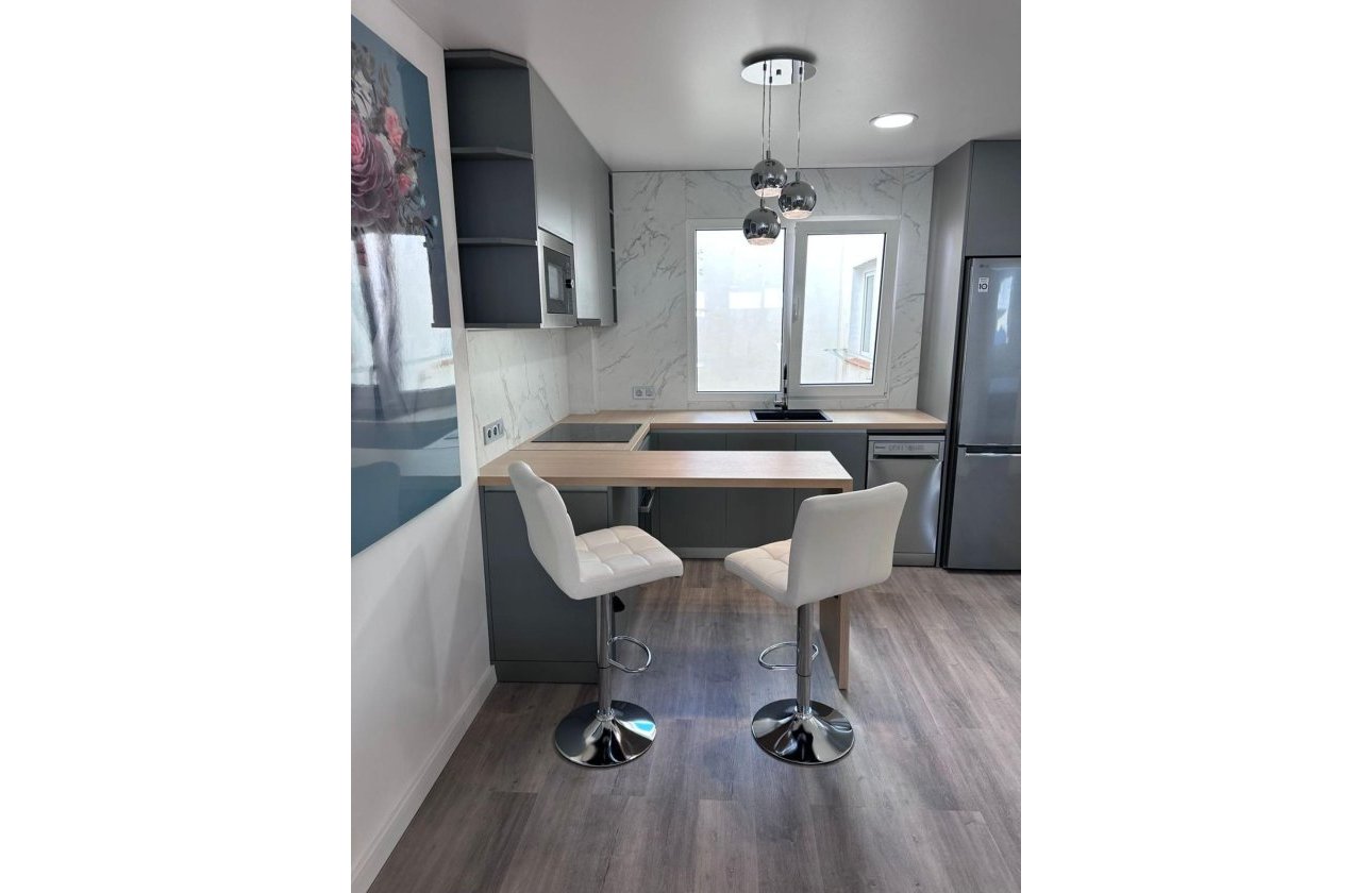 Herverkoop - Appartement -
Torrevieja - Estacion De Autobuses