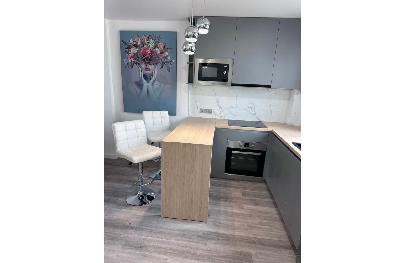 Herverkoop - Appartement -
Torrevieja - Estacion De Autobuses