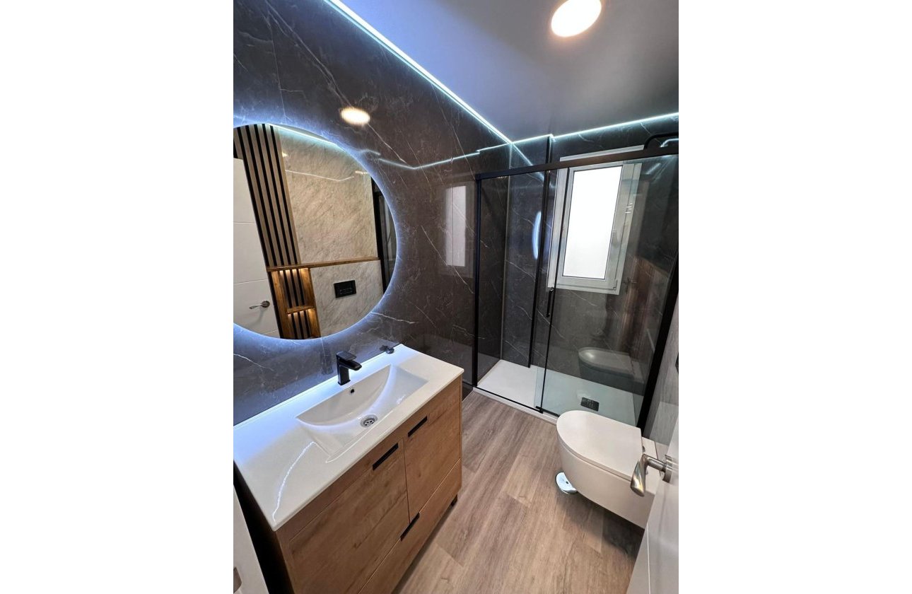 Herverkoop - Appartement -
Torrevieja - Estacion De Autobuses