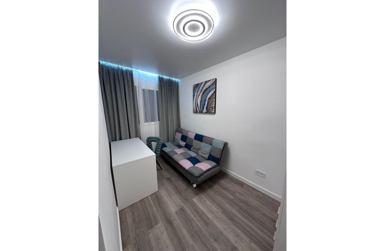 Herverkoop - Appartement -
Torrevieja - Estacion De Autobuses