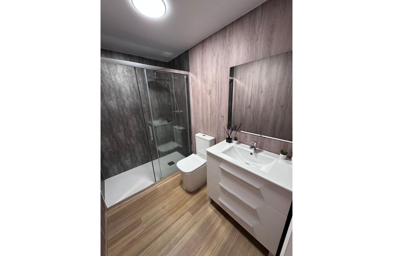 Herverkoop - Appartement -
Torrevieja - Estacion De Autobuses