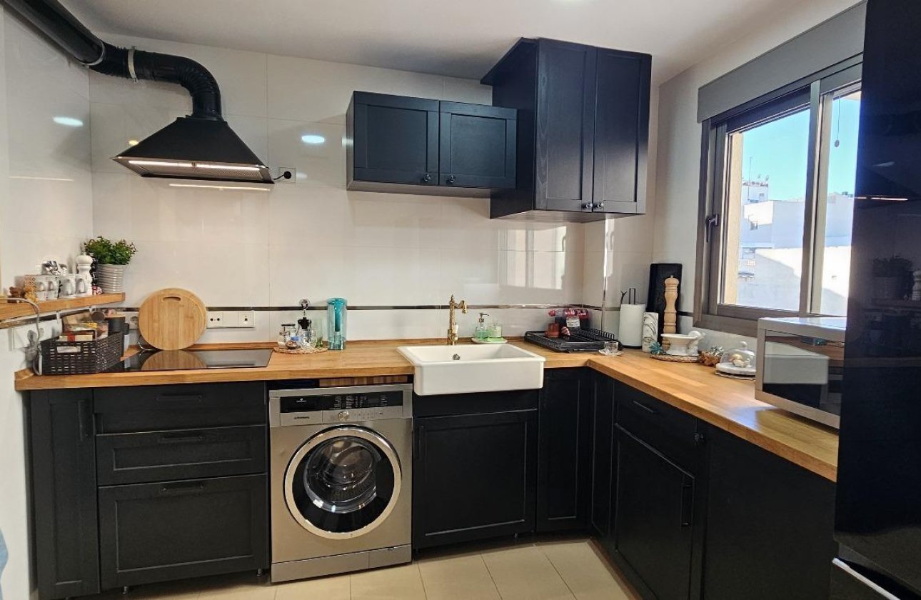 Herverkoop - Appartement -
Torrevieja - Estacion De Autobuses