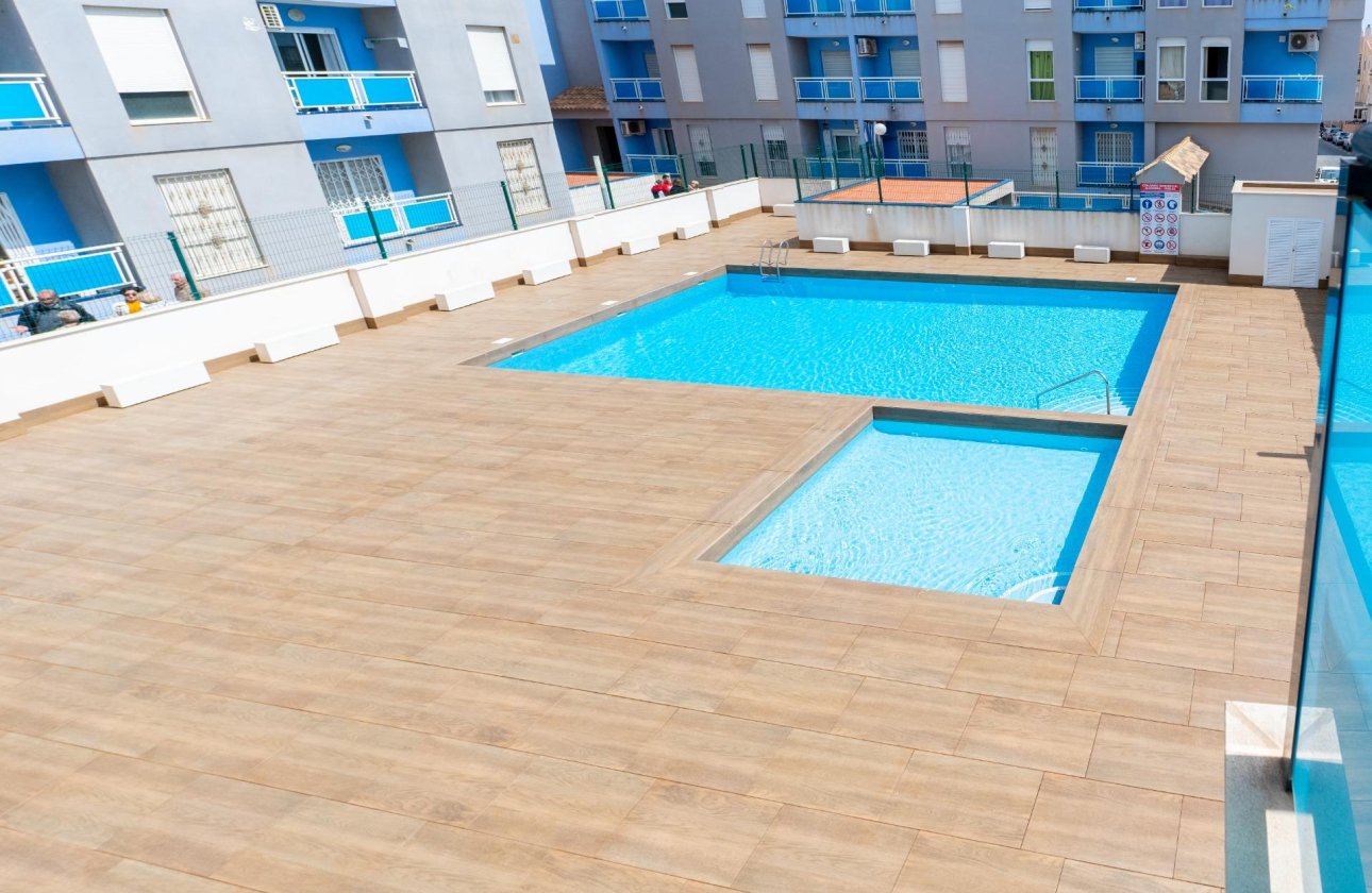 Herverkoop - Appartement -
Torrevieja - Estacion De Autobuses