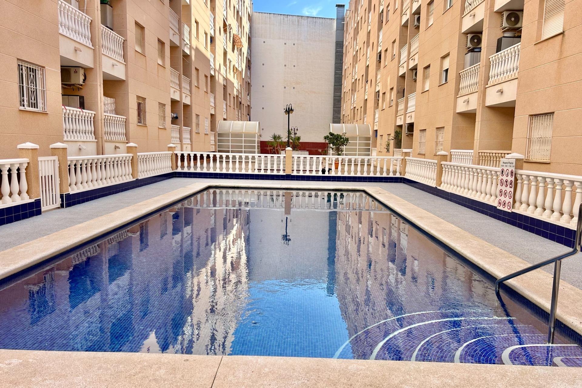 Herverkoop - Appartement -
Torrevieja - Estacion De Autobuses