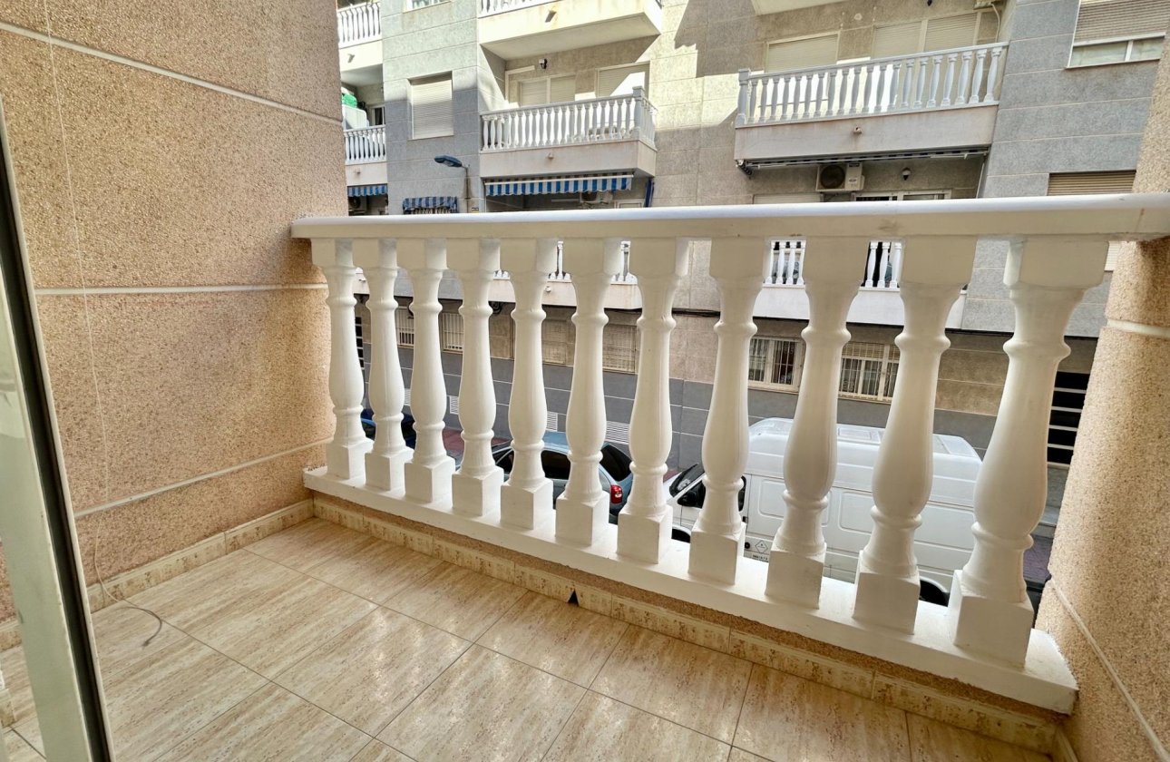 Herverkoop - Appartement -
Torrevieja - Estacion De Autobuses