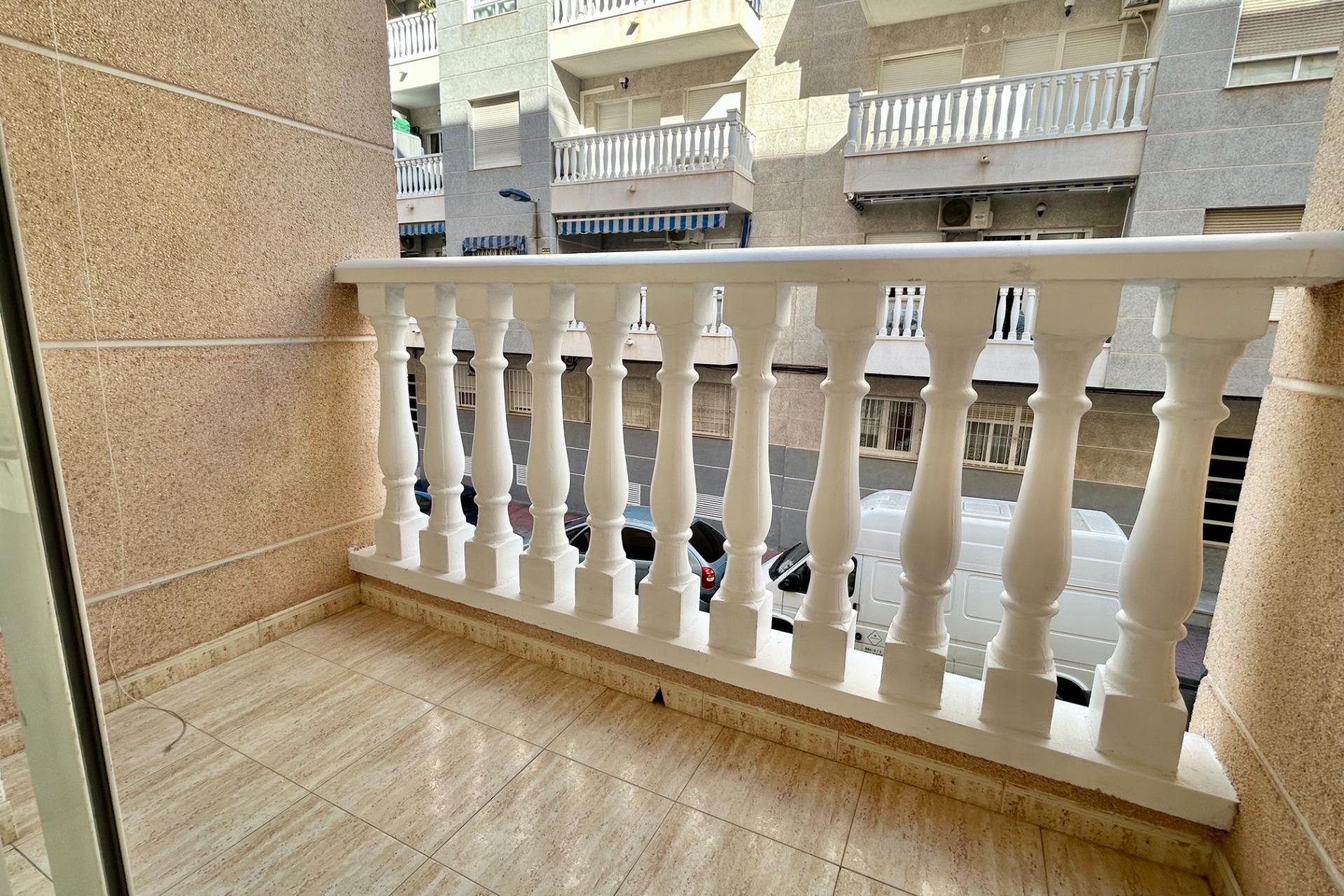 Herverkoop - Appartement -
Torrevieja - Estacion De Autobuses