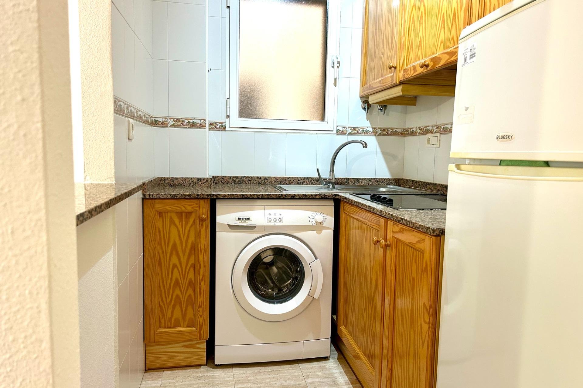 Herverkoop - Appartement -
Torrevieja - Estacion De Autobuses