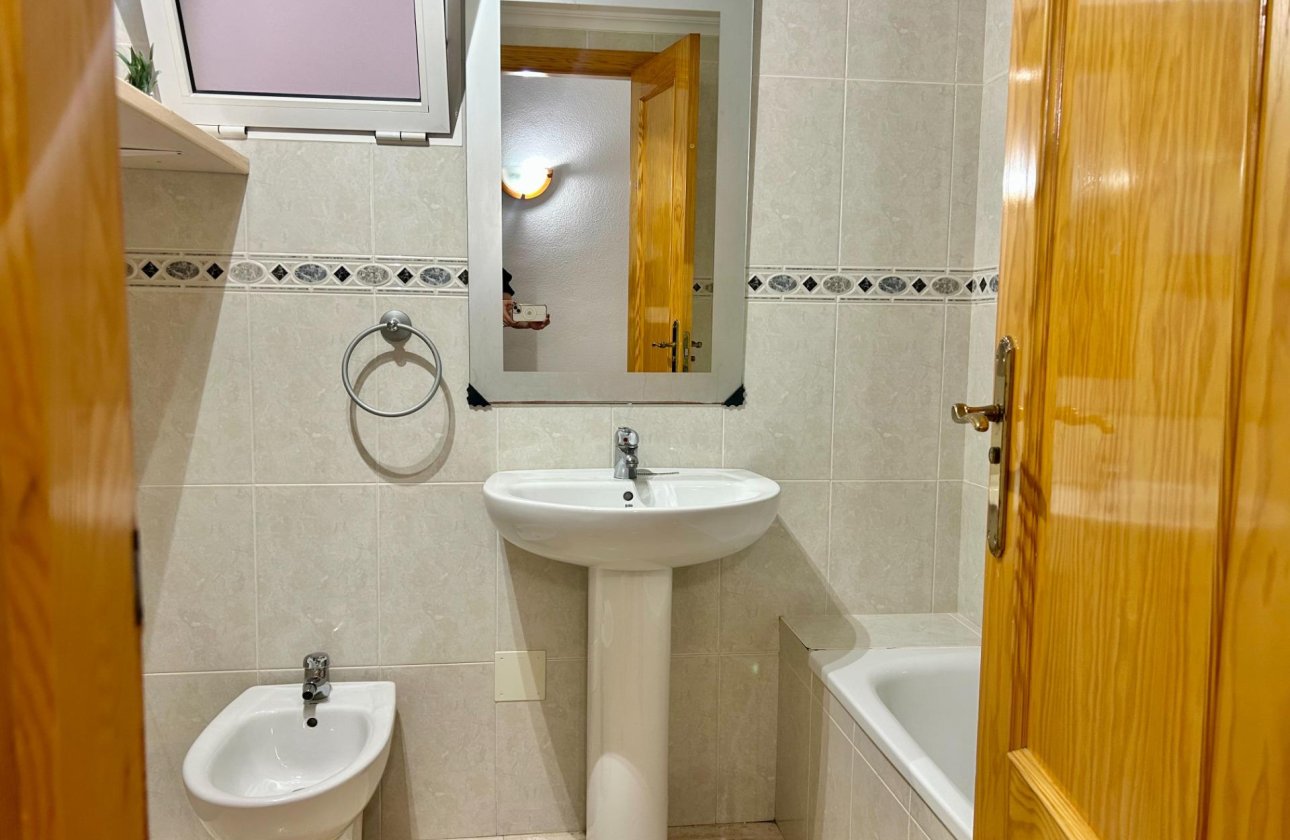 Herverkoop - Appartement -
Torrevieja - Estacion De Autobuses