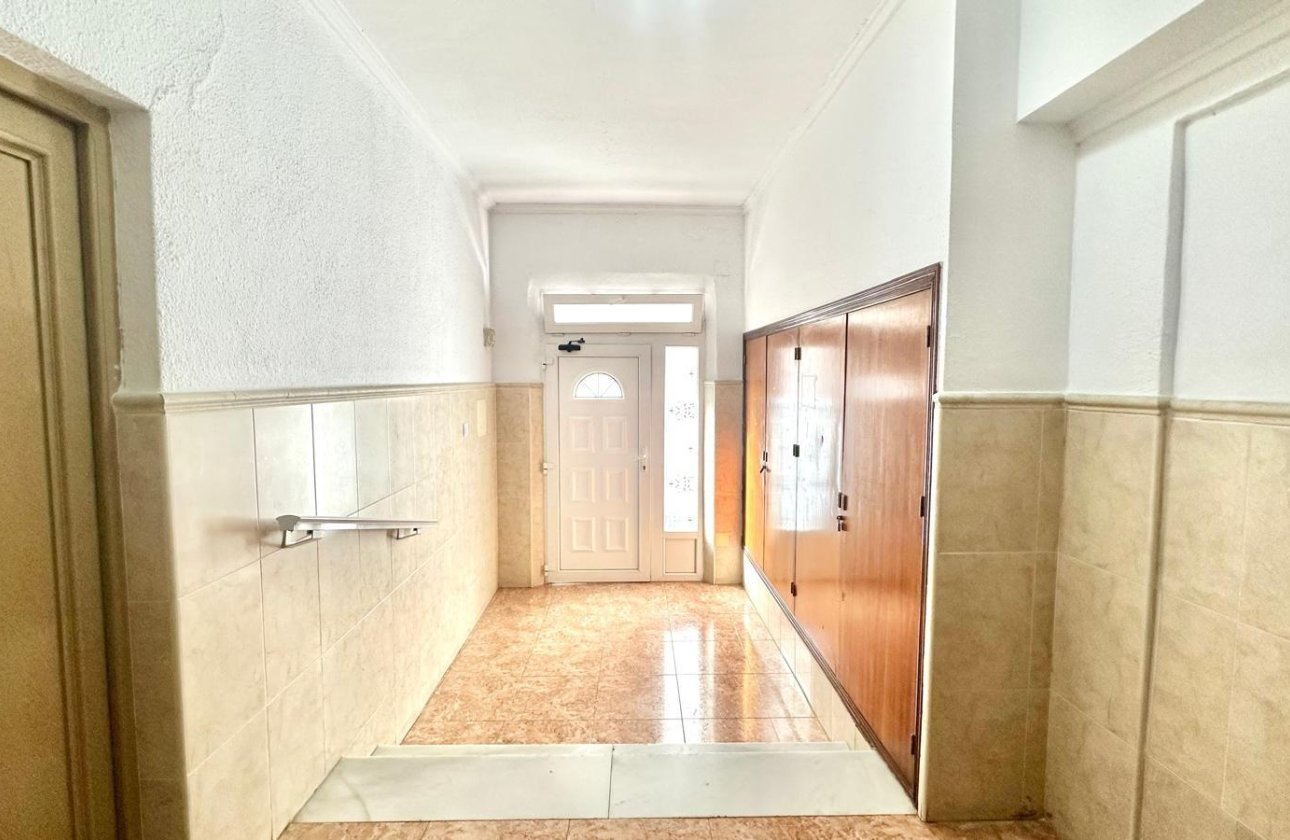 Herverkoop - Appartement -
Torrevieja - Estacion De Autobuses