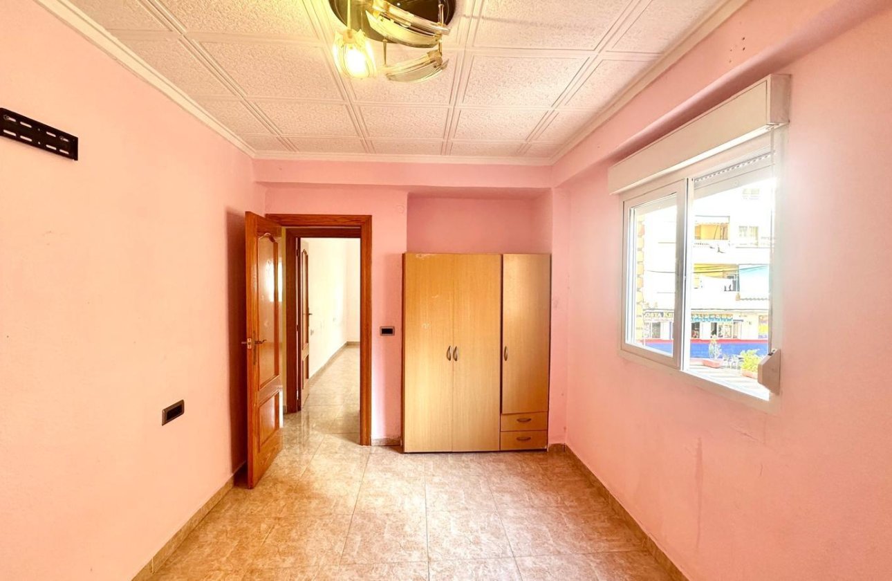 Herverkoop - Appartement -
Torrevieja - Estacion De Autobuses