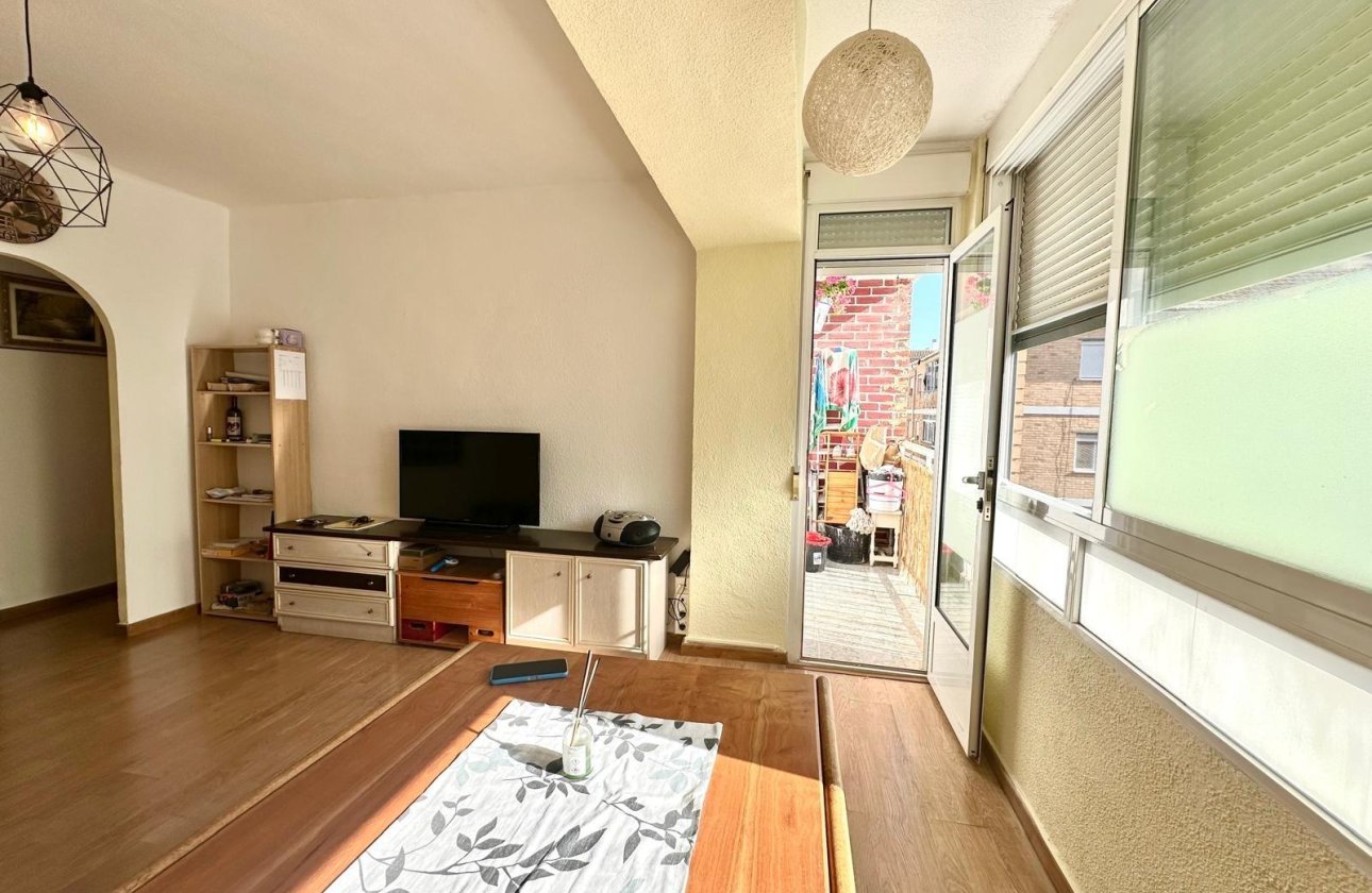 Herverkoop - Appartement -
Torrevieja - Estacion De Autobuses