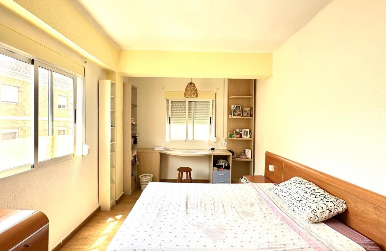 Herverkoop - Appartement -
Torrevieja - Estacion De Autobuses