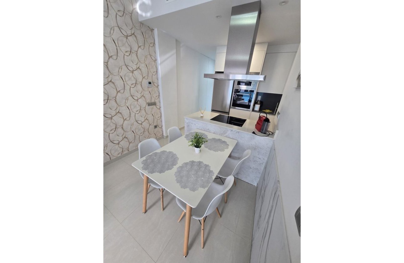 Herverkoop - Appartement -
Torrevieja - Estacion De Autobuses