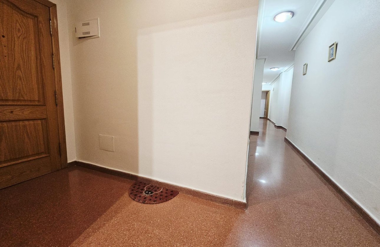 Herverkoop - Appartement -
Torrevieja - Estacion De Autobuses