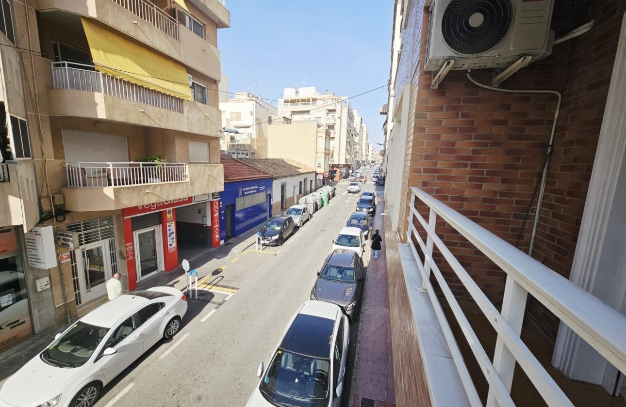 Herverkoop - Appartement -
Torrevieja - Estacion De Autobuses