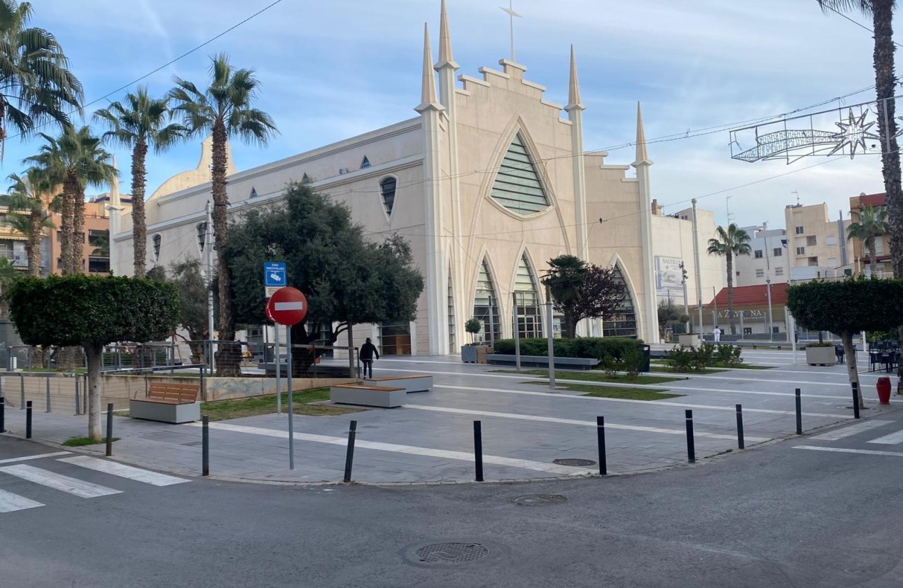 Herverkoop - Appartement -
Torrevieja - Estacion De Autobuses