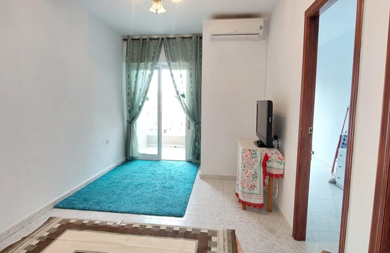 Herverkoop - Appartement -
Torrevieja - Estacion De Autobuses