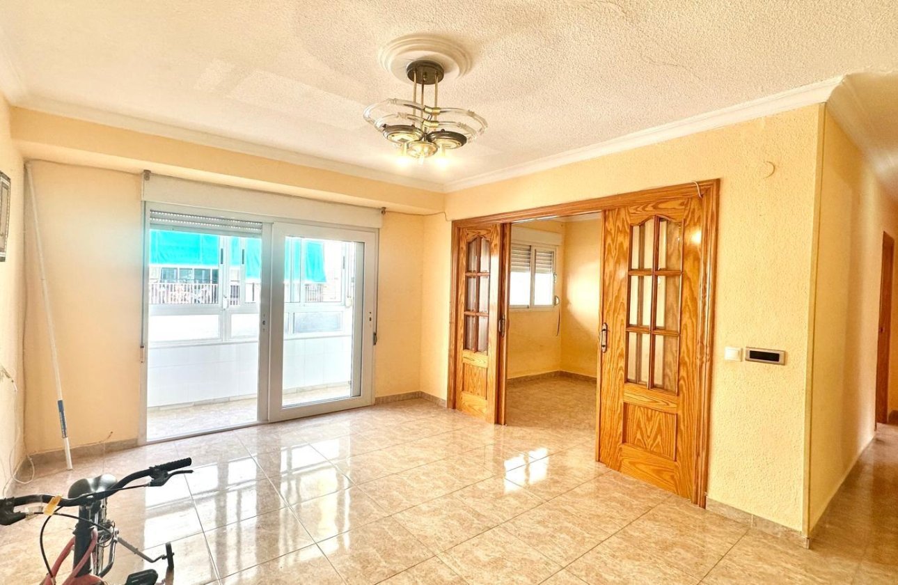 Herverkoop - Appartement -
Torrevieja - Estacion De Autobuses