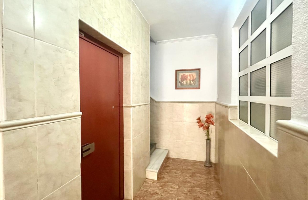 Herverkoop - Appartement -
Torrevieja - Estacion De Autobuses