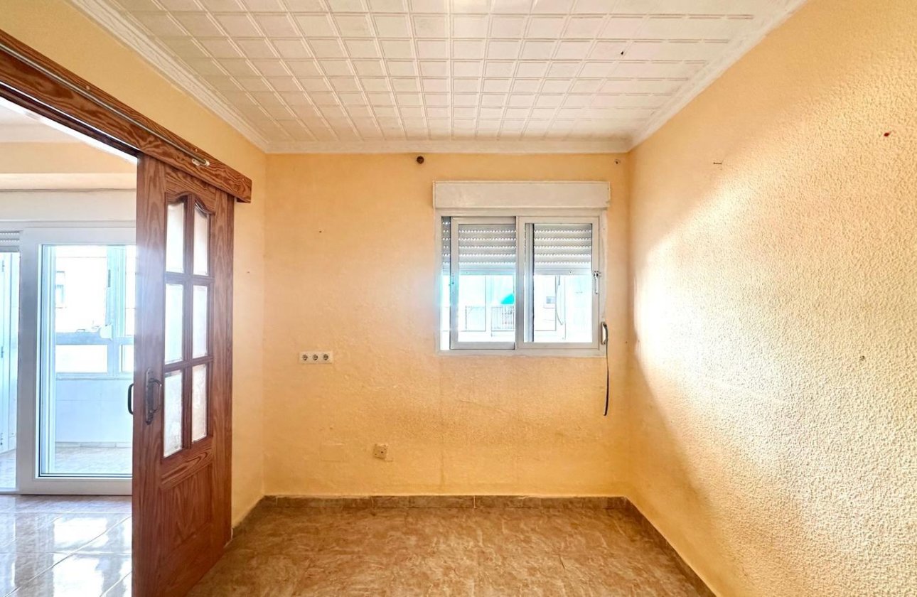 Herverkoop - Appartement -
Torrevieja - Estacion De Autobuses