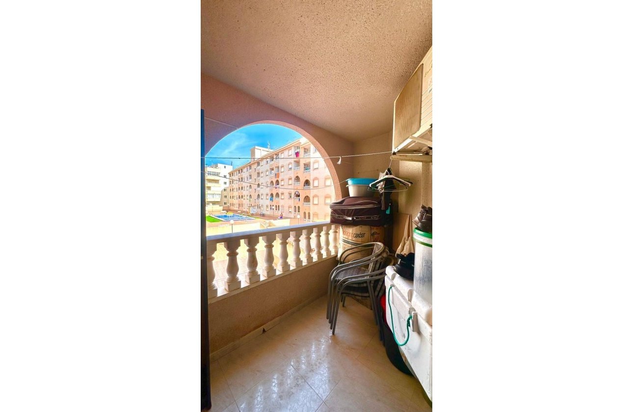 Herverkoop - Appartement -
Torrevieja - Estacion De Autobuses