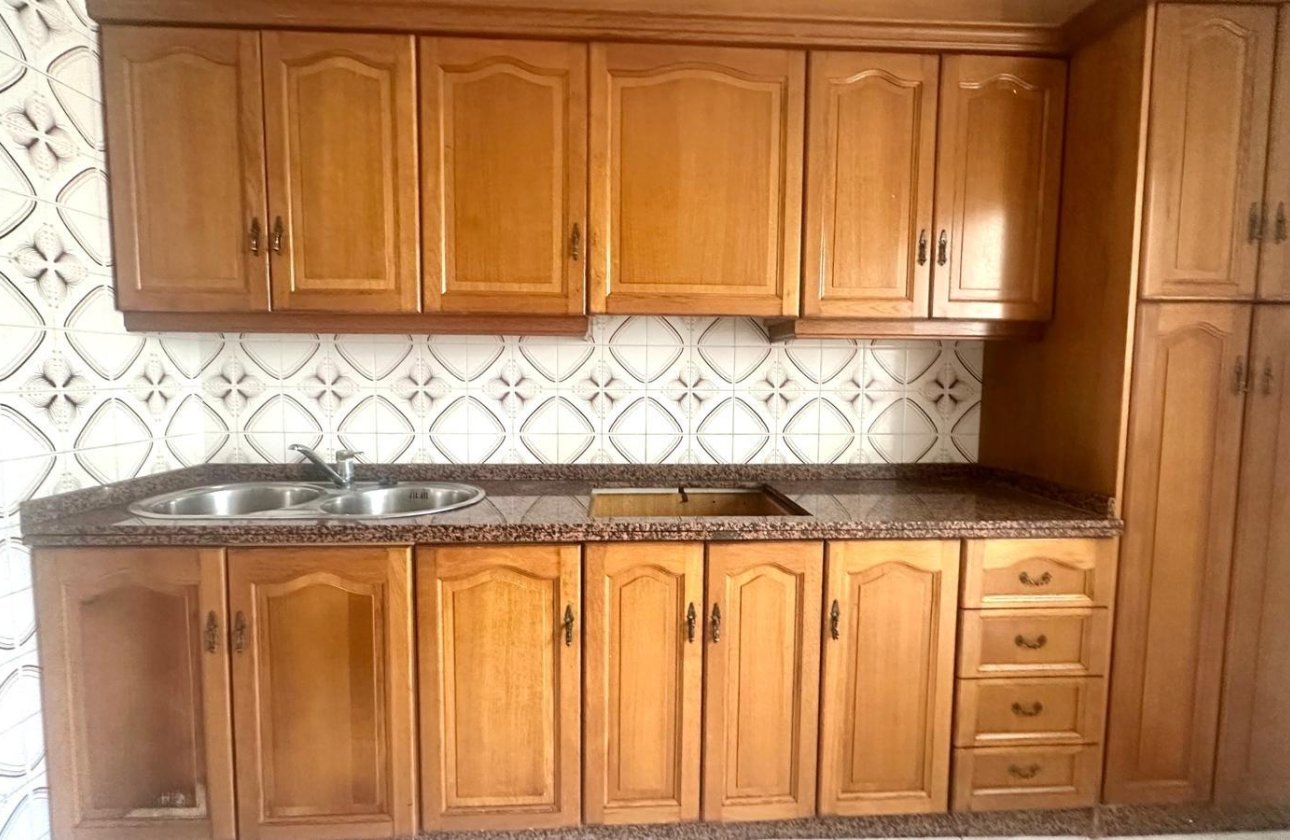 Herverkoop - Appartement -
Torrevieja - Estacion De Autobuses