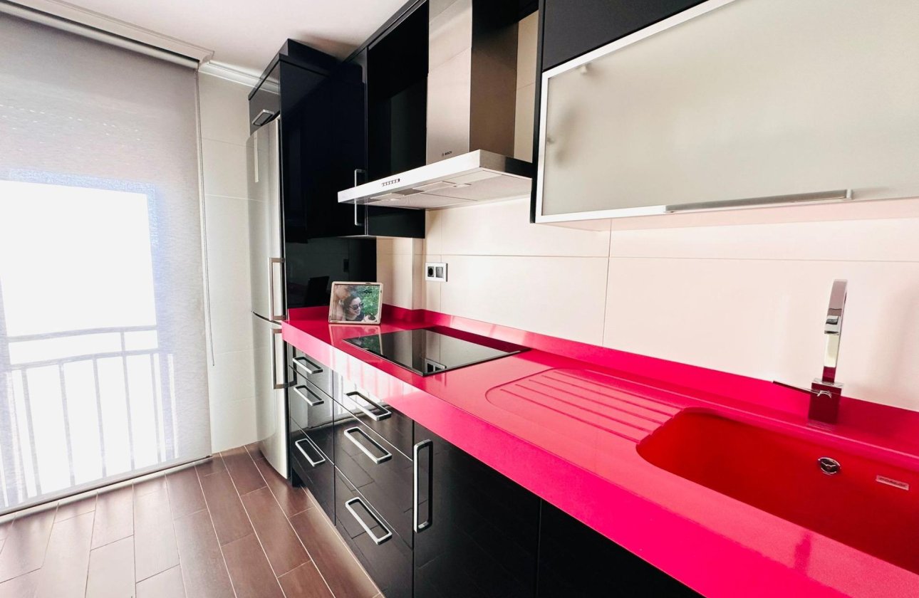 Herverkoop - Appartement -
Torrevieja - Estacion De Autobuses