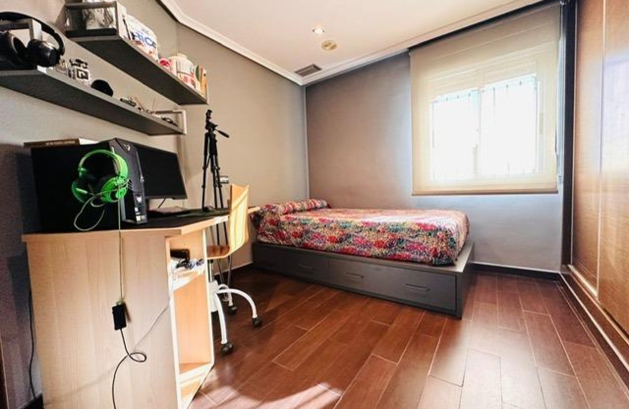 Herverkoop - Appartement -
Torrevieja - Estacion De Autobuses