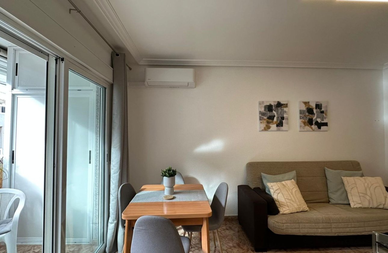 Herverkoop - Appartement -
Torrevieja - Estacion De Autobuses